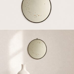 LE MIROIR NANTAIS Format ROND 19 cm de diam MODELE FLY Paillette de Cuivre et entourage noir.
